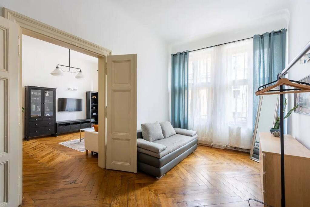 Spacious Apartment With Balcony At Wenceslas Sq Prag Exterior foto